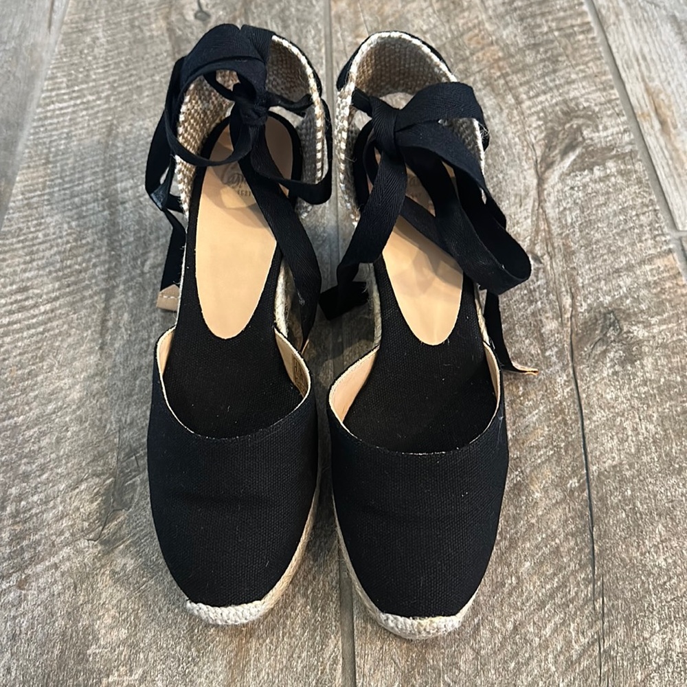 Brand new Castaner wedges in black.